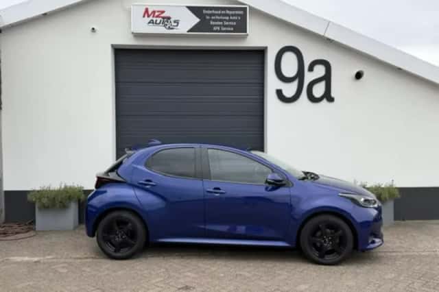 Toyota Yaris (2022) thumbnail 2