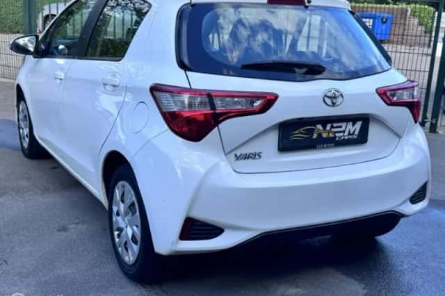 Toyota Yaris (2019) thumbnail 3