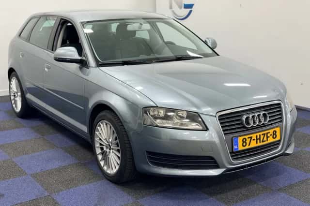 Audi A3 (2009) thumbnail 3