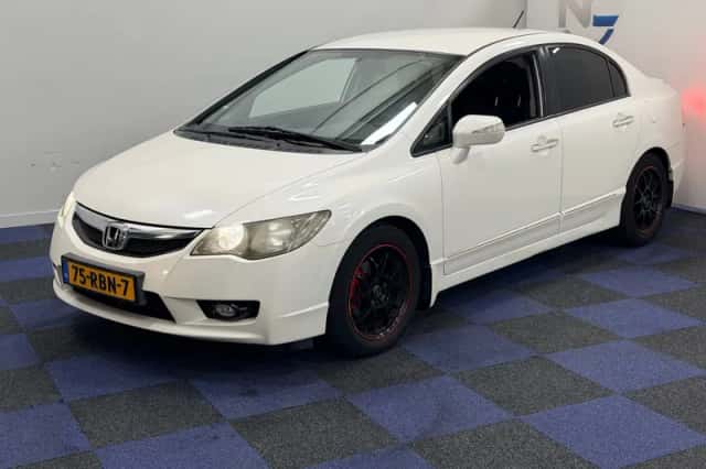 Honda Civic (2011) thumbnail 2