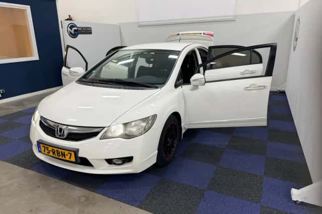 Honda Civic (2011) thumbnail 3