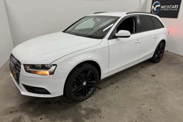 Audi A4 (2012) thumbnail 3