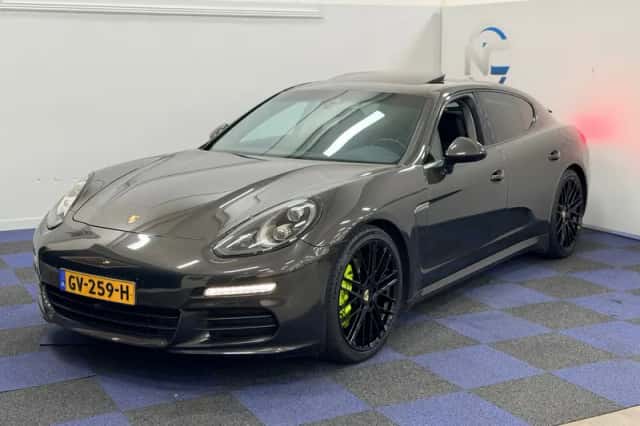 Porsche Panamera (2015) thumbnail 1