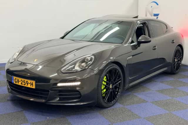 Porsche Panamera (2015) thumbnail 2