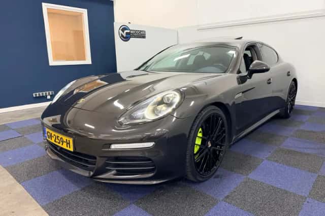 Porsche Panamera (2015) thumbnail 3