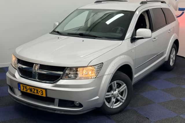 Dodge Journey (2011) thumbnail 2