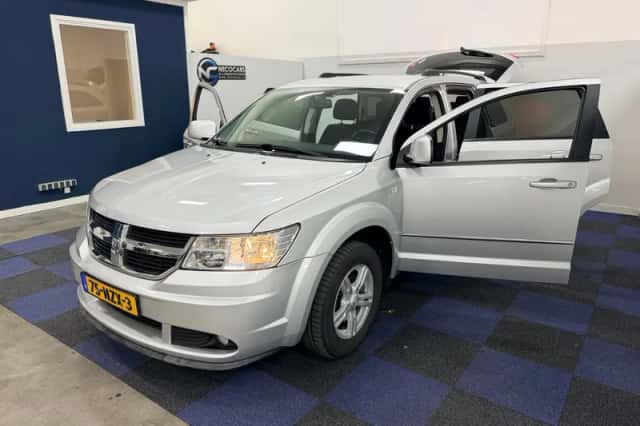 Dodge Journey (2011) thumbnail 4