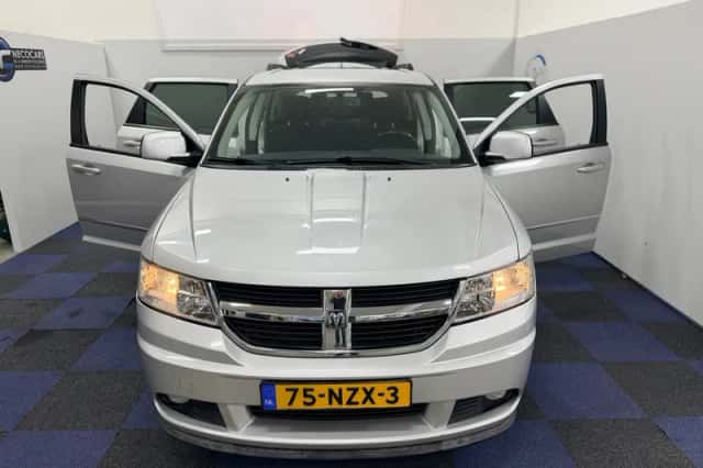 Dodge Journey (2011) thumbnail 5