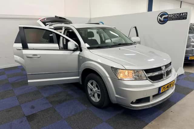 Dodge Journey (2011) thumbnail 6