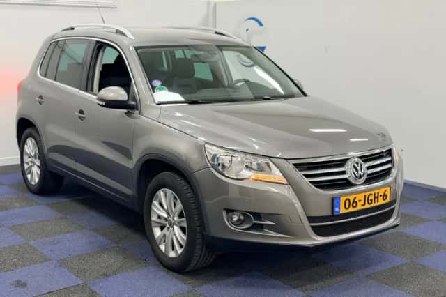 Volkswagen Tiguan (2009) thumbnail 3