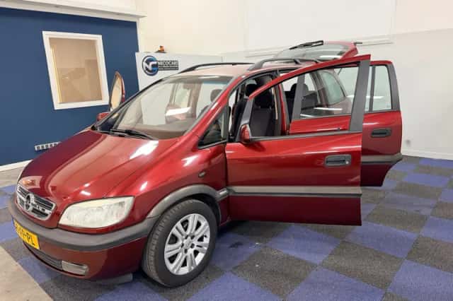 Opel Zafira (2000) thumbnail 6