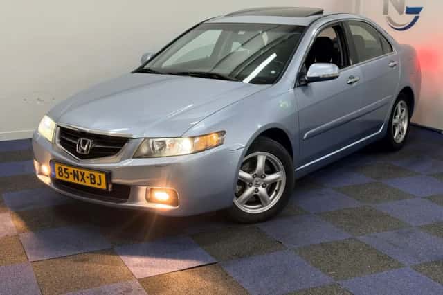 Honda Accord (2004) thumbnail 3