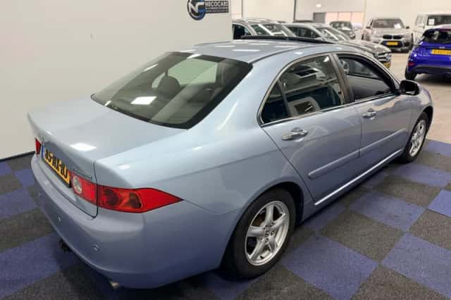 Honda Accord (2004) thumbnail 5