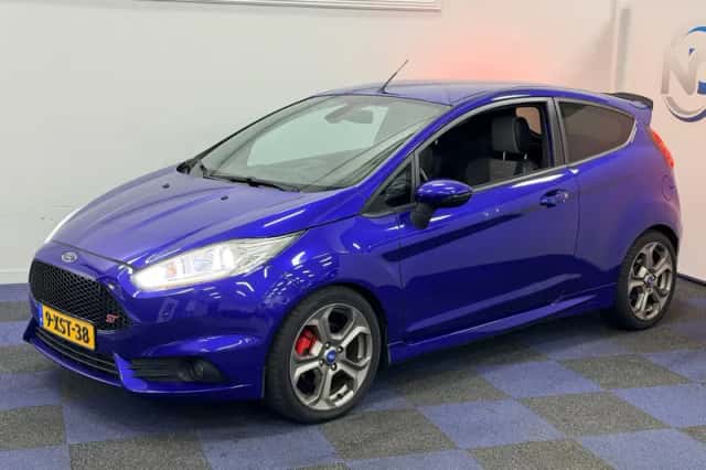 Ford Fiesta (2014) thumbnail 2