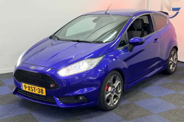 Ford Fiesta (2014) thumbnail 3