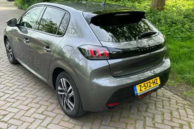 Peugeot 208 (2023) thumbnail 2