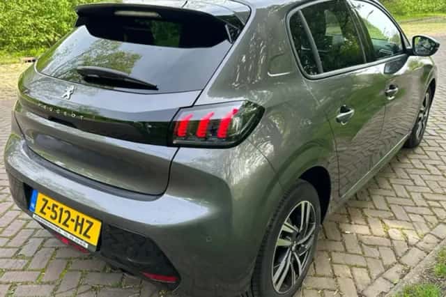 Peugeot 208 (2023) thumbnail 3