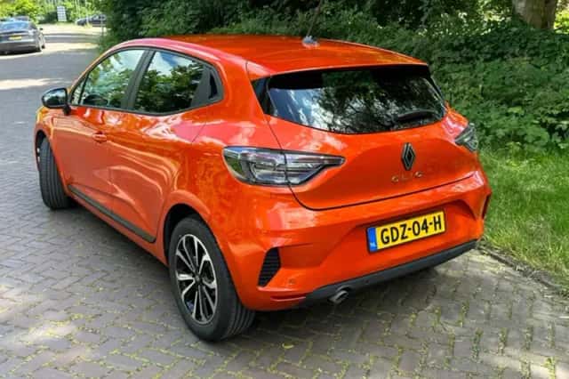 Renault Clio (2024) thumbnail 2