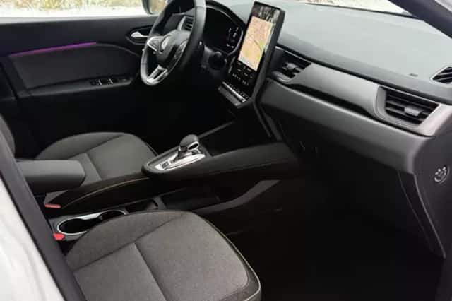 Renault Captur (2024) thumbnail 4