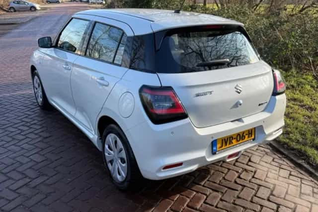 Suzuki Swift (2025) thumbnail 2