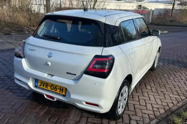 Suzuki Swift (2025) thumbnail 3