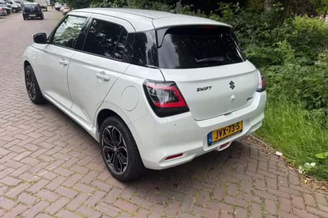 Suzuki Swift (2024) thumbnail 3