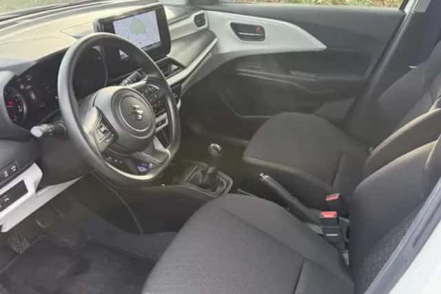 Suzuki Swift (2024) thumbnail 5