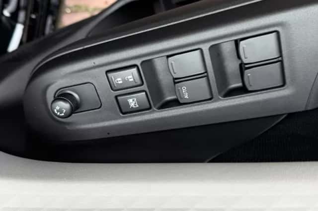 Suzuki Swift (2025) thumbnail 2