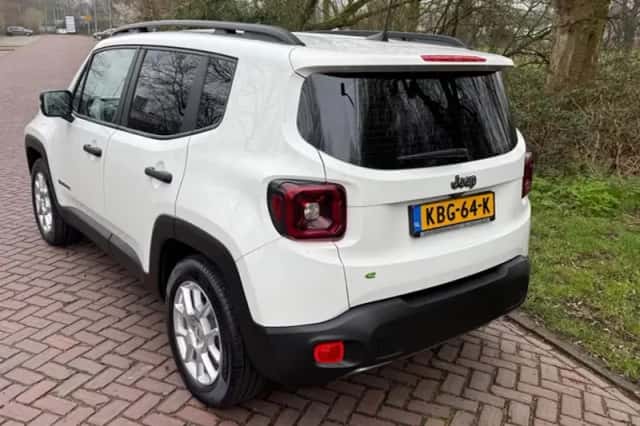 Jeep Renegade (2024) thumbnail 2