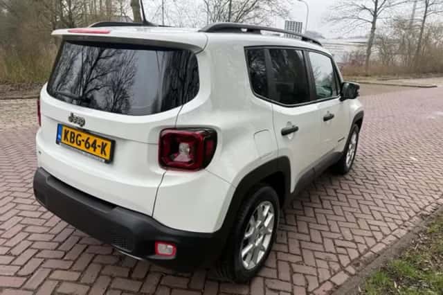 Jeep Renegade (2024) thumbnail 3