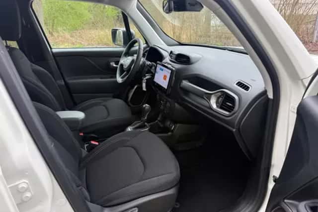 Jeep Renegade (2024) thumbnail 4