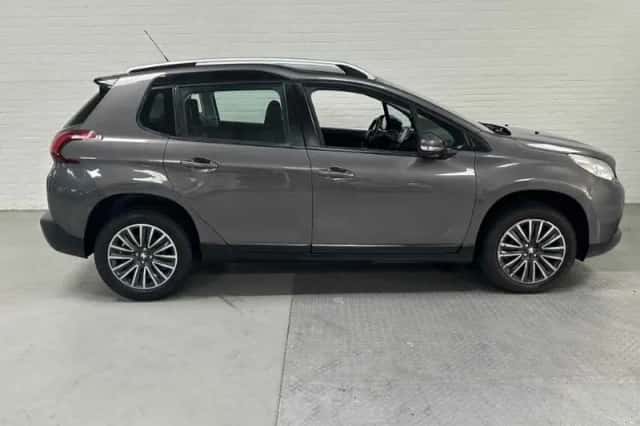 Peugeot 2008 (2016) thumbnail 3