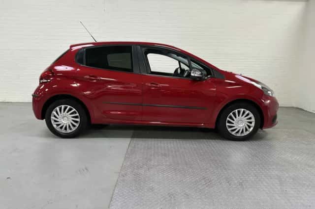 Peugeot 208 (2018) thumbnail 4