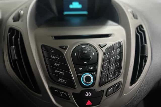 Ford Tourneo Courier (2016) thumbnail 6