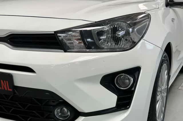 Kia Rio (2021) thumbnail 2
