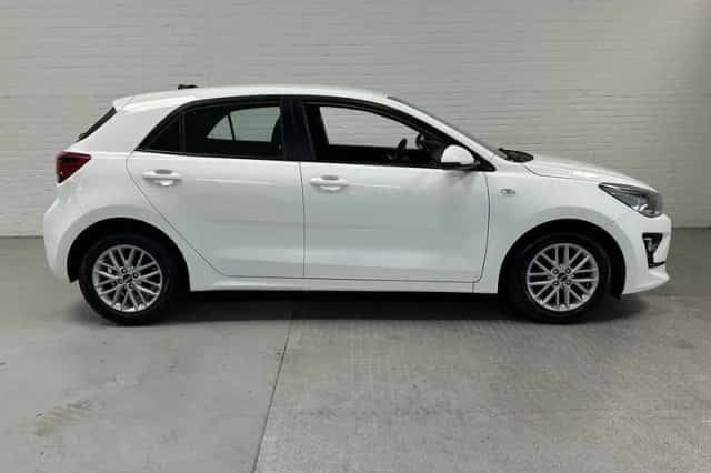Kia Rio (2021) thumbnail 4