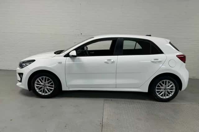 Kia Rio (2021) thumbnail 5