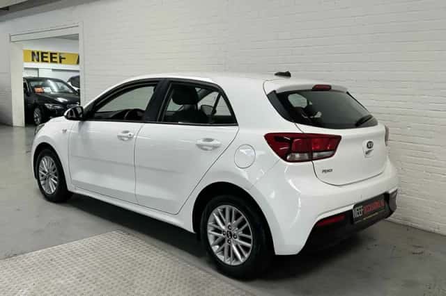Kia Rio (2021) thumbnail 6