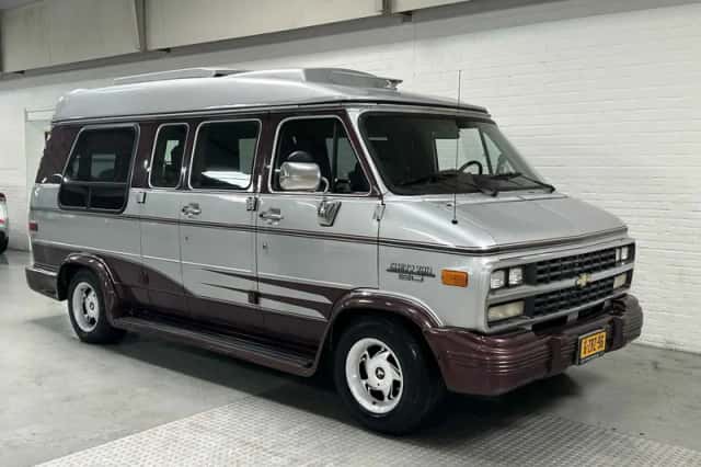 Chevrolet Chevy Van (1995) thumbnail 3