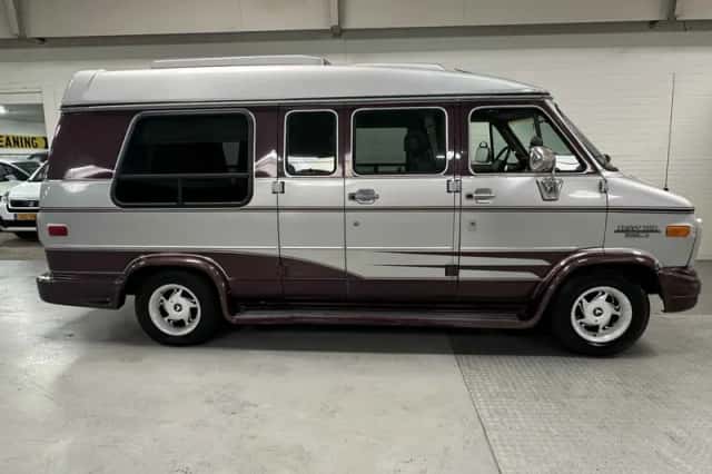 Chevrolet Chevy Van (1995) thumbnail 4