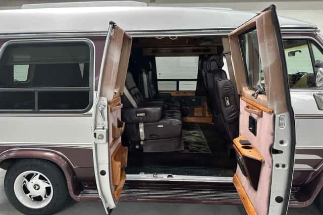 Chevrolet Chevy Van (1995) thumbnail 5