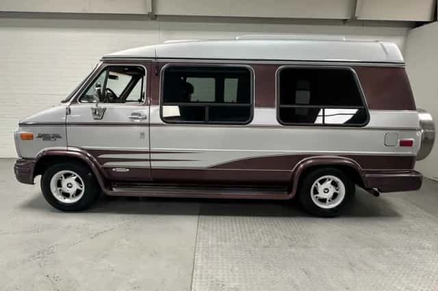 Chevrolet Chevy Van (1995) thumbnail 6