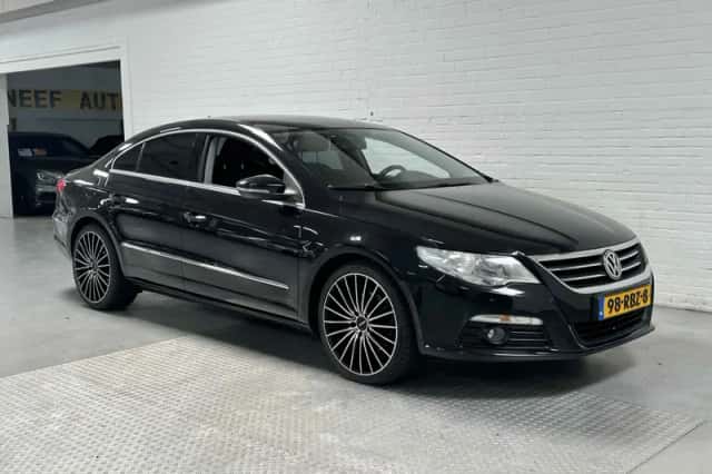 Volkswagen Passat (2011) thumbnail 2