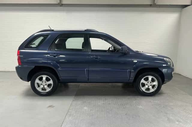 Kia Sportage (2008) thumbnail 3