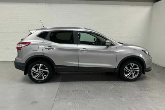 Nissan Qashqai (2017) thumbnail 3