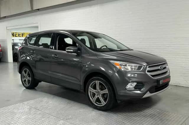 Ford Kuga (2017) thumbnail 2