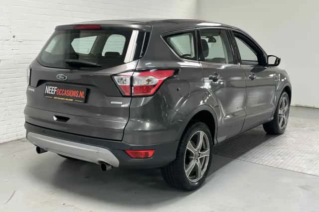 Ford Kuga (2017) thumbnail 5