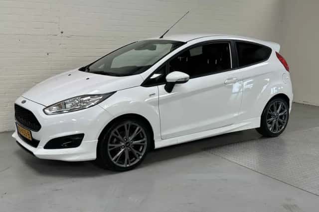 Ford Fiesta (2016) thumbnail 2