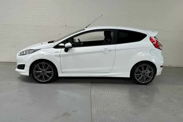 Ford Fiesta (2016) thumbnail 3