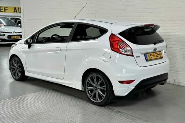 Ford Fiesta (2016) thumbnail 4